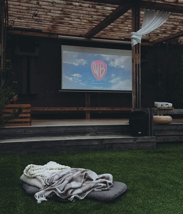 How to Plan the Perfect Screen-Light Evening for Relaxation