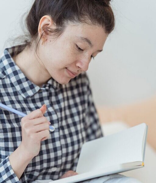 Beginner Guide to Journaling Every Day for a Clearer Mind